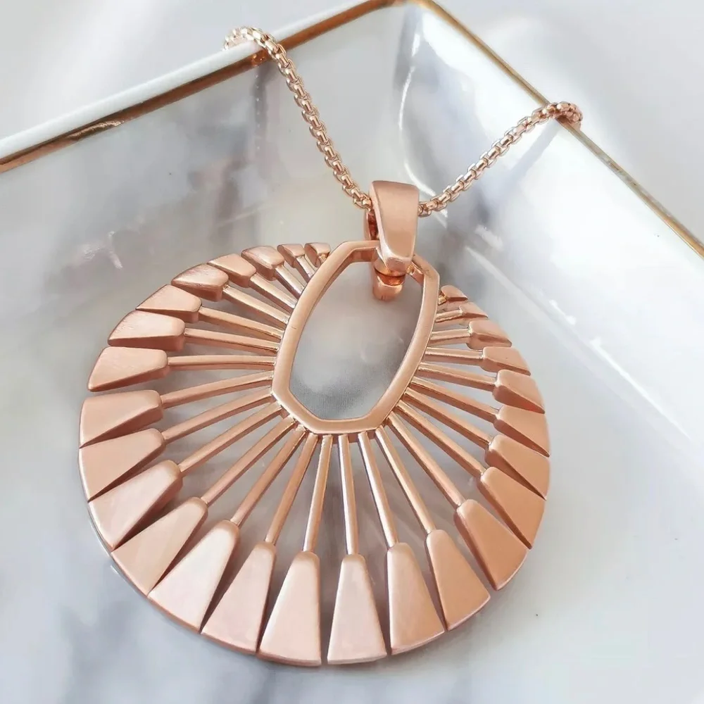 🔥🔥 Authentic The Deanne Set Necklace and Hoop Earrings Set in Rose Gold